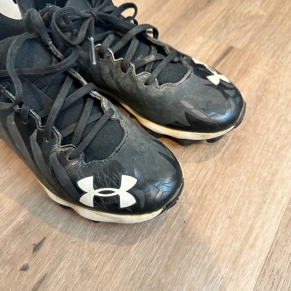 Under Armour Baseball Cleats Kids Youth 3.5 Black White Molded Athletic Sports - Picture 7 of 12